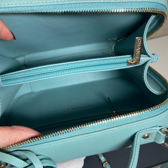 Chanel Vanity Case Tiffany color caviar bag - Picture 10 of 16